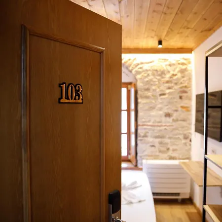 Hotel Kashah *