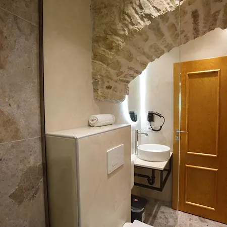 Kashah Hotel *