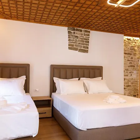 Kashah Hotel *